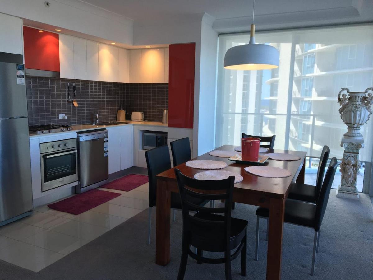 Three-Bedroom Apartment With Amazing View Near Surfers Paradise Голд-Кост Екстер'єр фото